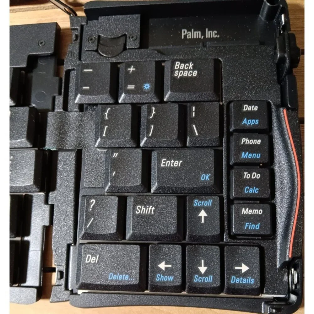Palm Pilot Portable Folding Keyboard P10713U Untested (with pouch case)